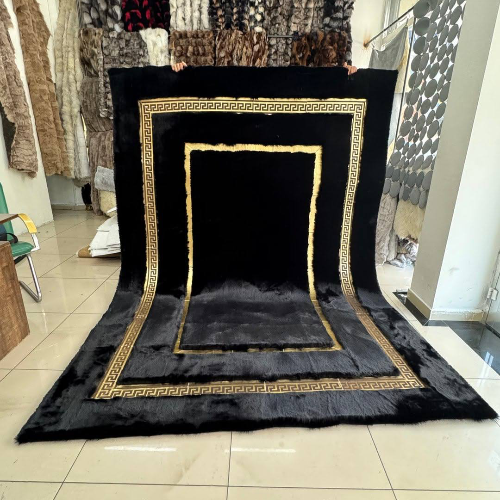 Rug with gold line